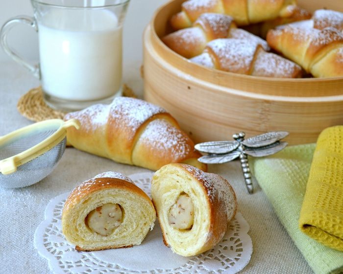 Рогалики с марципаном