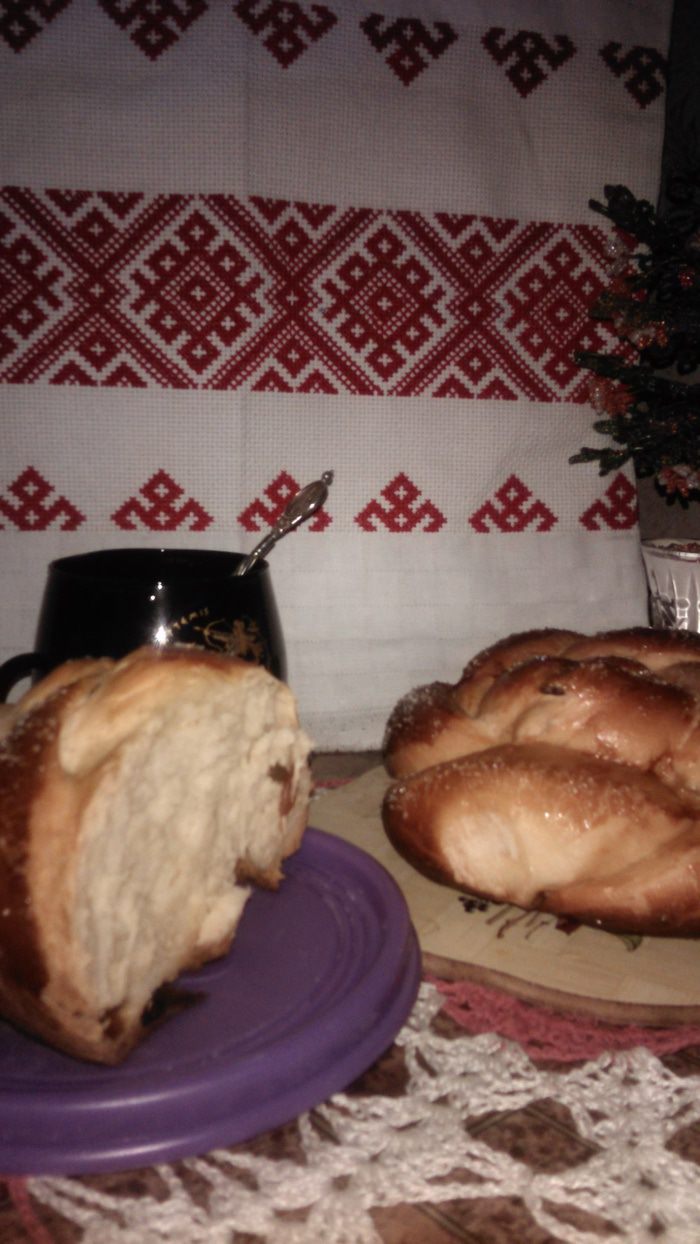 Сладкая булка с изюмом