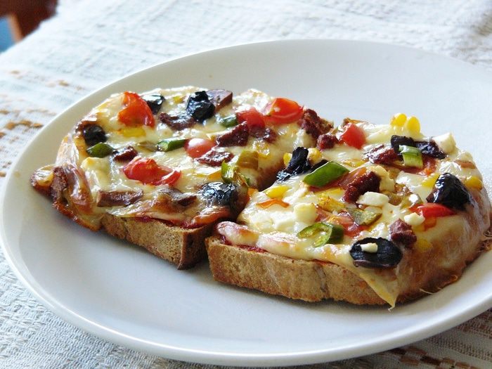 Пицца из черствого хлеба