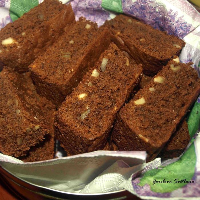 Шоколадный кекс с миндалем и орехами пекан