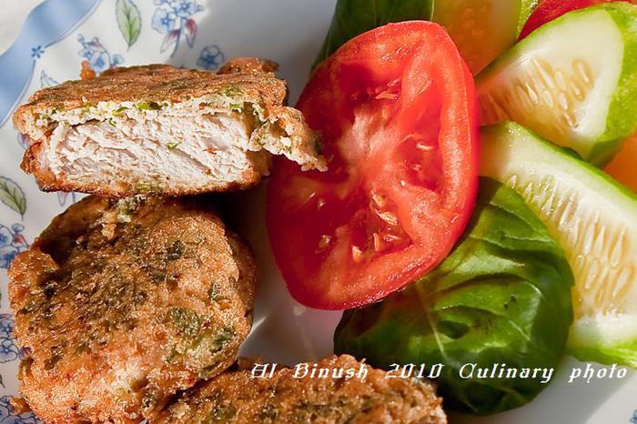 Медальоны из свиной вырезки  в ореховой панировке