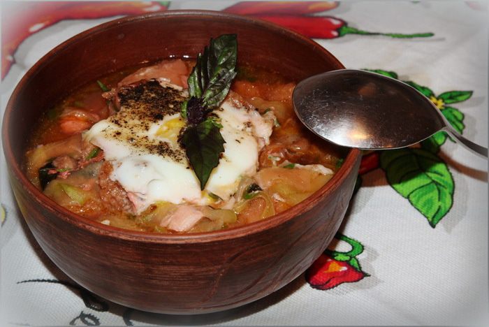 Чесночный суп с цукини и сухариками