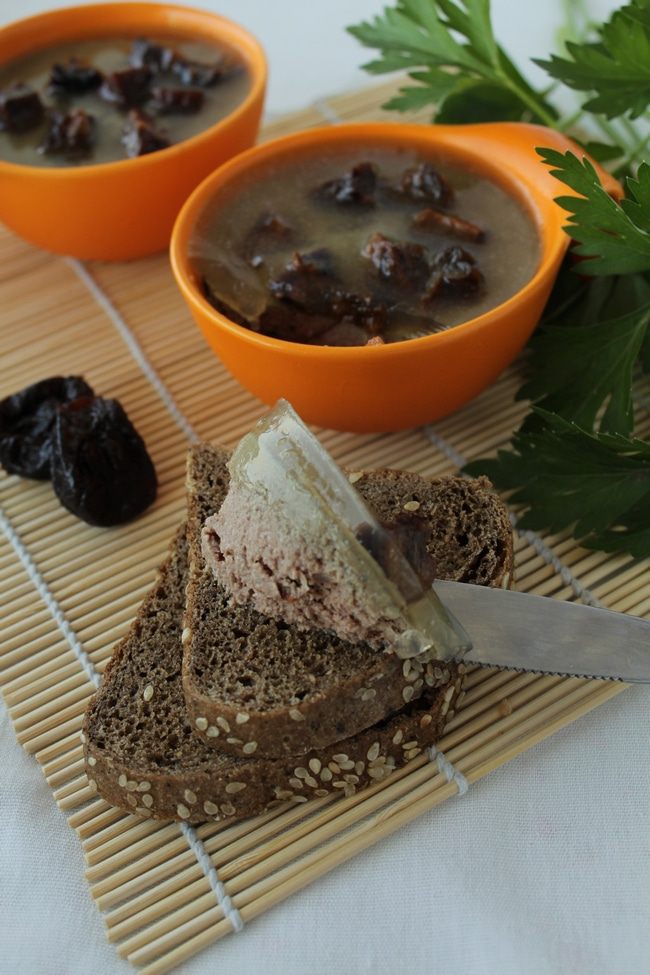 Паштет из куриной печени с черносливом
