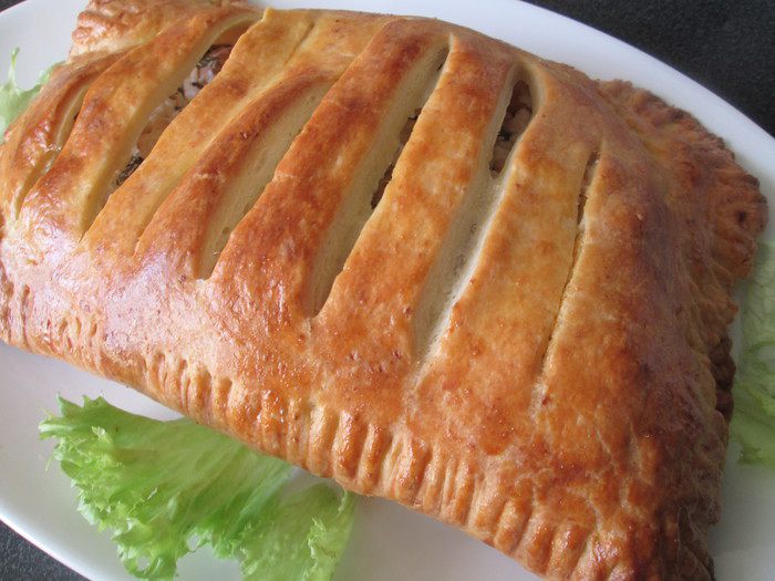 Рыбный штрудель из творожного теста 