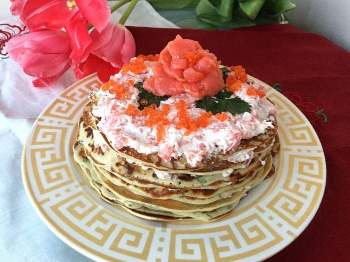 Закусочный блинный торт с семгой и рикоттой