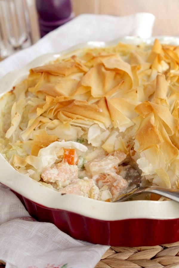 Лосось под тестом фило