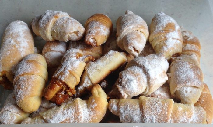 Рогалики дрожжевые с вареньем