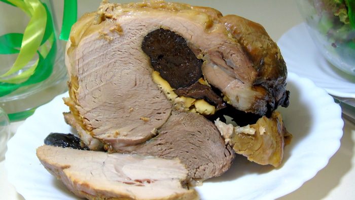 Свинина с черносливом в гранатовом соусе