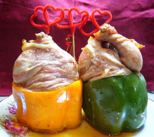 Цыплята-корнишоны в перцах "Love is…"