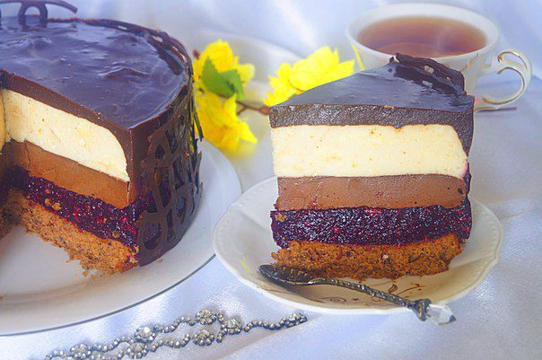 Торт «Шоколадные сны» с ягодной прослойкой