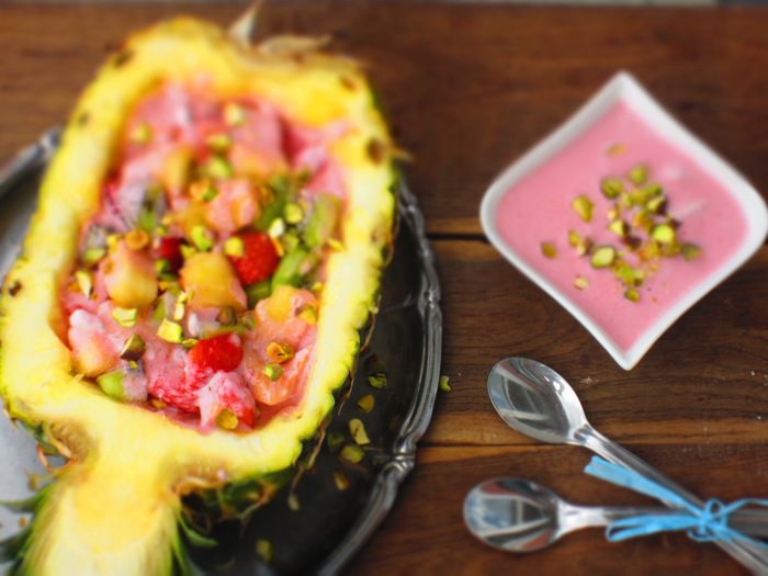 Фруктовый салат "Мачедония" с клубничным соусом