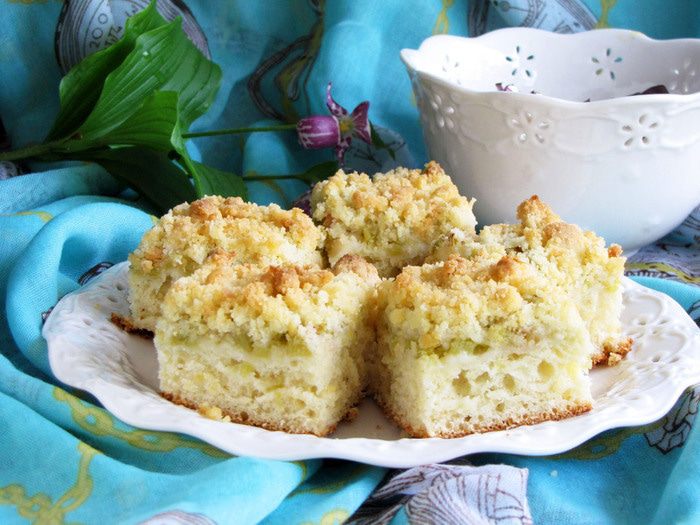 Пирог с ревенем и хрустящей посыпкой