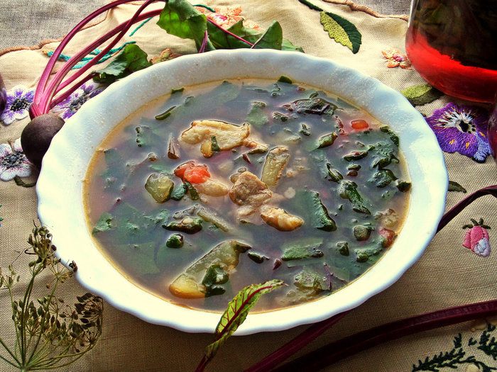 Борщ из свекольной ботвы