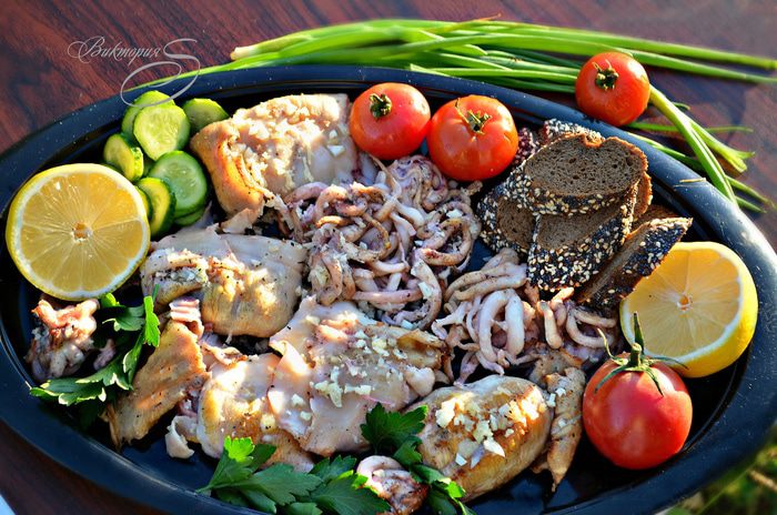 Кальмары и щупальцы, приготовленные на гриле по-черногорски