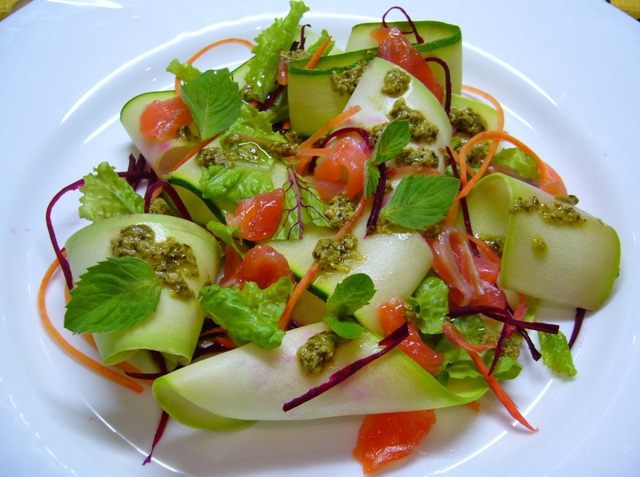 Салат из молодых кабачков и цукини