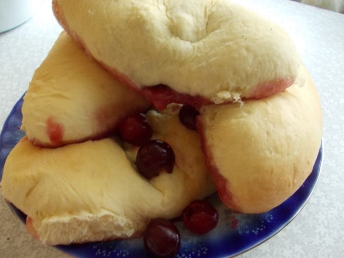 Пирожки с вишней 