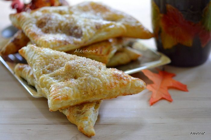 Турноверы с яблочно-ягодной начинкой