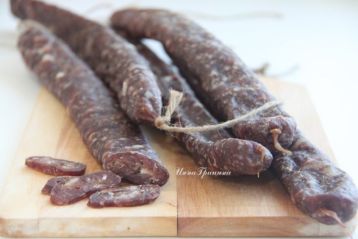 Сыровяленая колбаса
