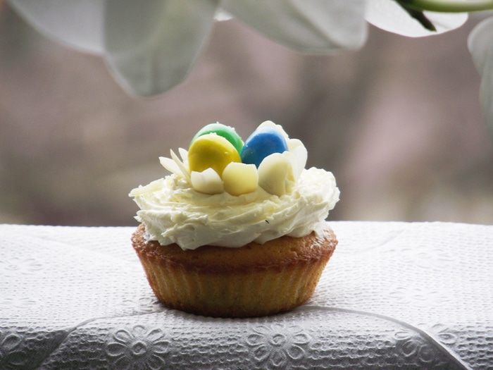 Пасхальные апельсиновые капкейки с ромовым кремом