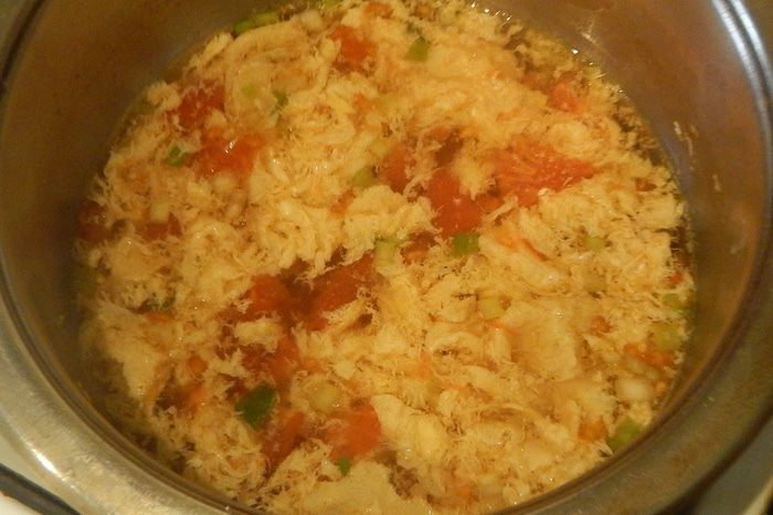 Суп с яичными лепестками