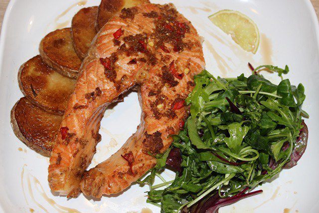 Семга, запеченная в тайском стиле 