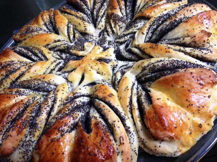 Маковый пирог "Цветок" из творожного дрожжевого теста