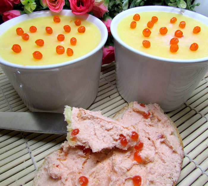 Паштет из сёмги с красной икрой и белым вином