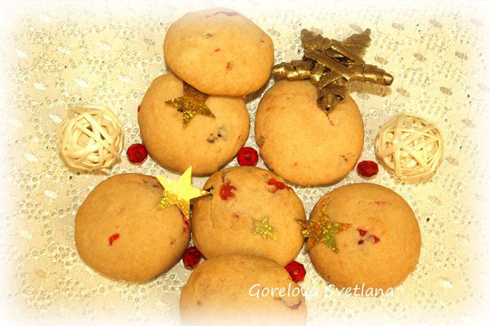 Печенье с вяленой вишней и коньяком