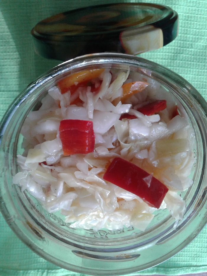 Капуста маринованная с перцем