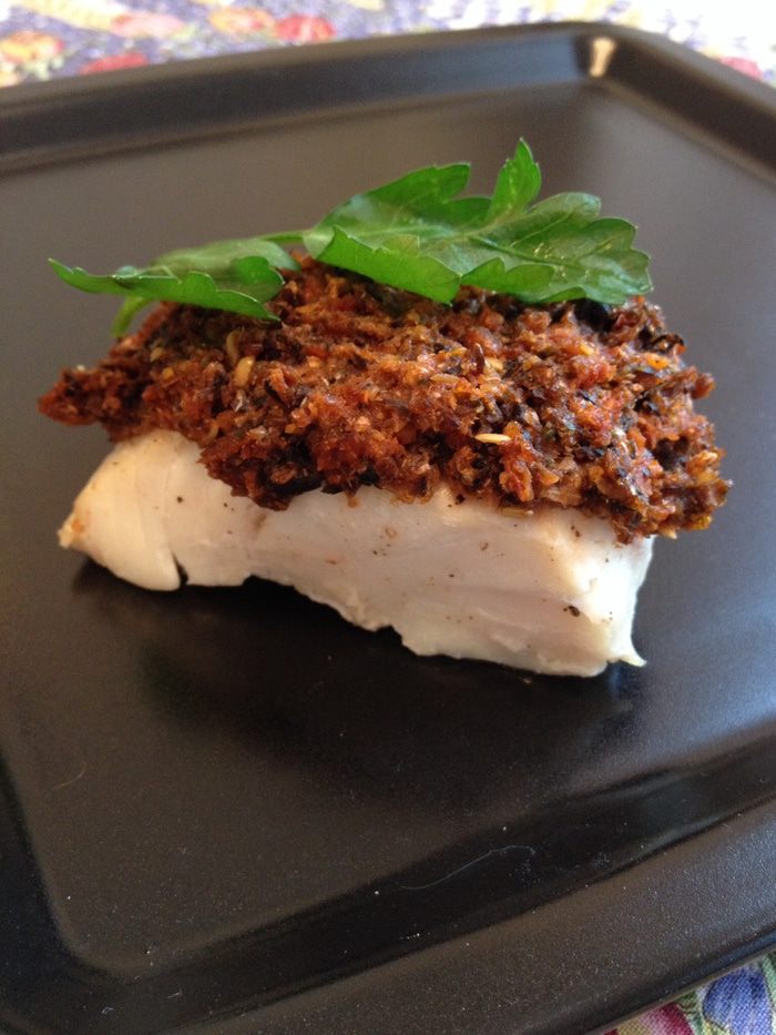 Треска в корочке из оливок и вяленых помидоров (merluzzo in crosta)