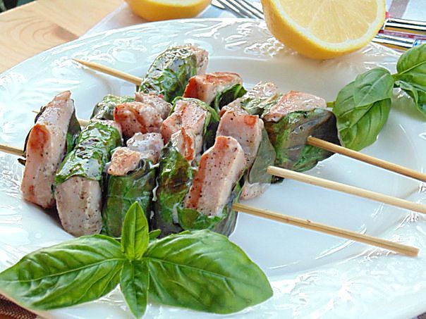 Средиземноморские шашлычки из тунца с базиликом