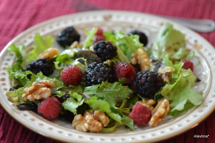 Салат с ягодами
