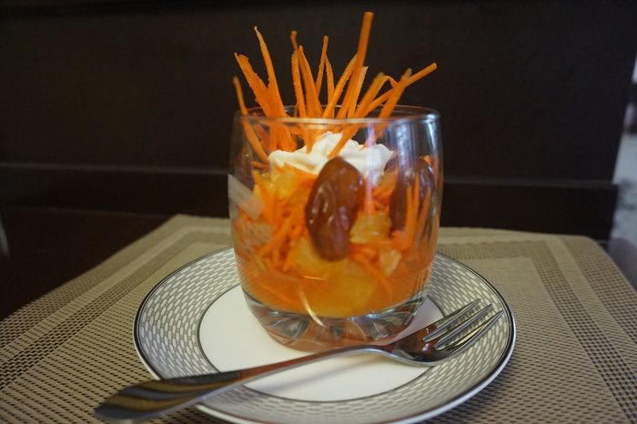 Салат морковно-апельсиновый с финиками