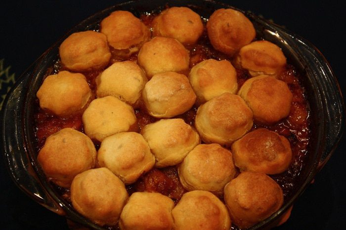 Свинина по-деревенски с тминными пышками