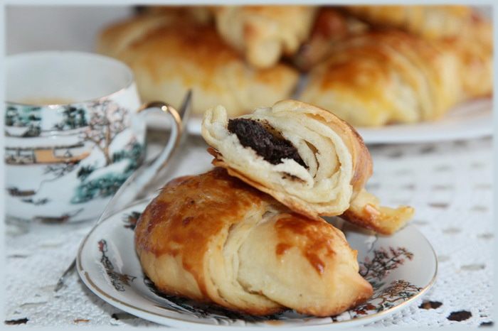 Круассаны с шоколадом (романтический завтрак)