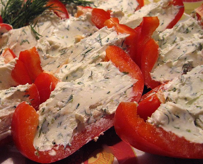 Перцы с фетой и зеленью