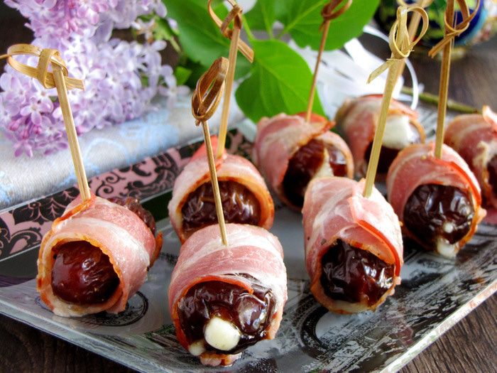Финики с сыром и беконом