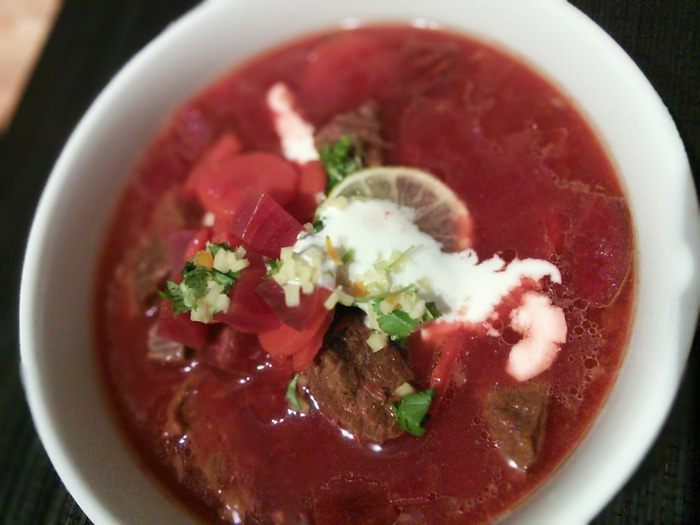 Суп-гуляш со свеклой и гремолатой в азиатском стиле