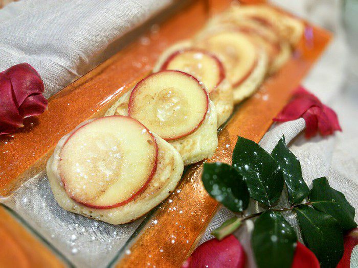 Блинчики на сметане с яблоками 