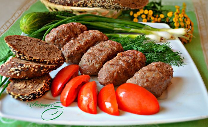 Чевапчичи, черногорские мясные колбаски