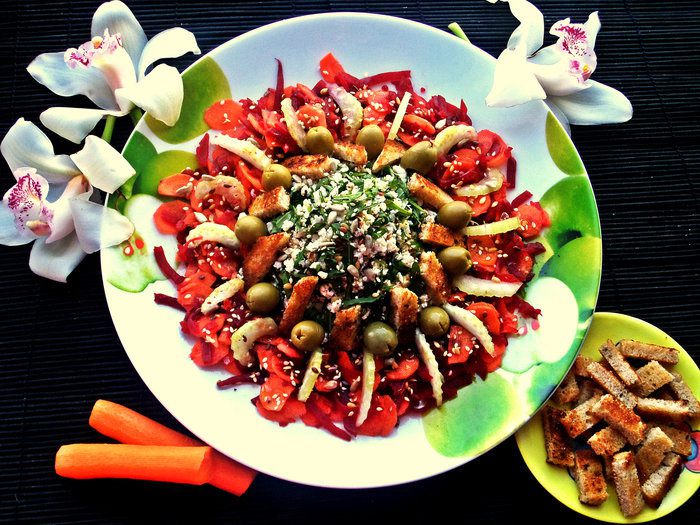 Салат "Овощное кольцо с пикантным творогом"