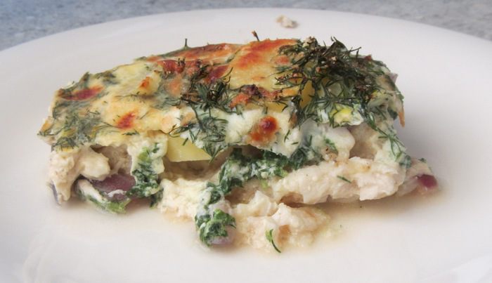 Треска, запеченная с картофелем и шпинатом