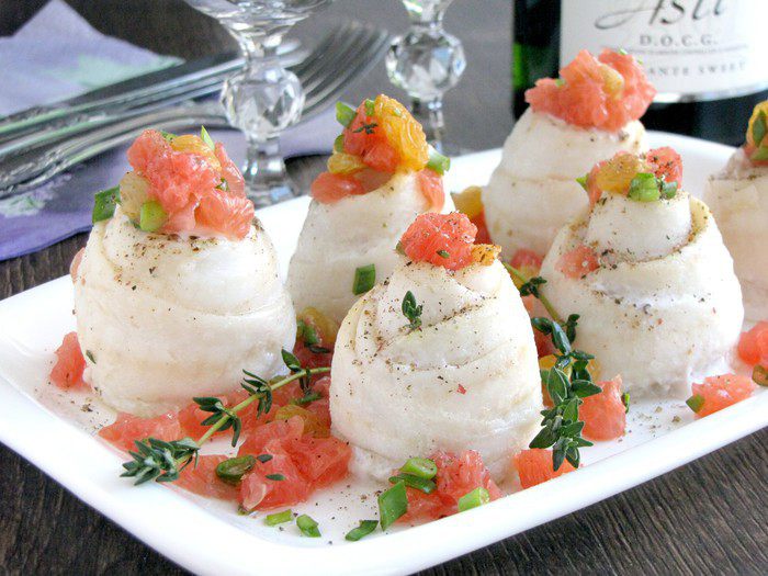 Филе белой рыбы с грейпфрутовой сальсой