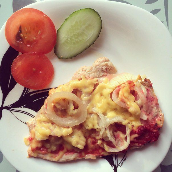 Запеченное куриное филе с грибами и хреном