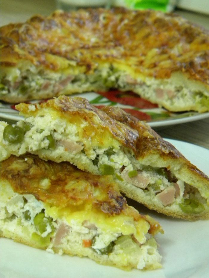 Открытый пирог с сырной шапочкой