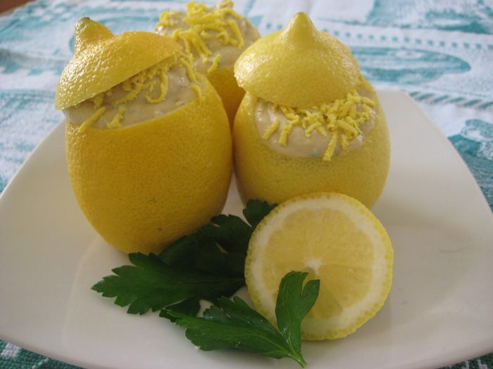 Лимоны, фаршированные кремом из тунца