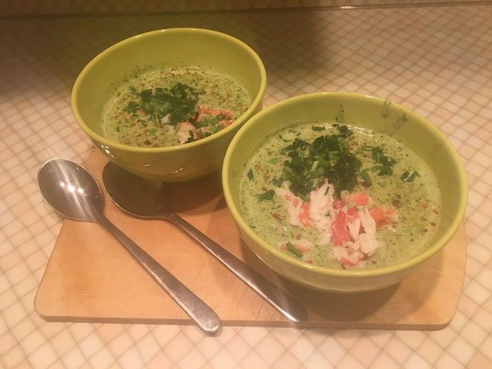 Зеленый крем-суп с крабом 