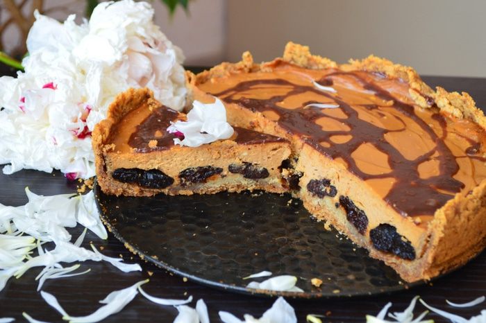 Творожно-карамельный пирог с черносливом