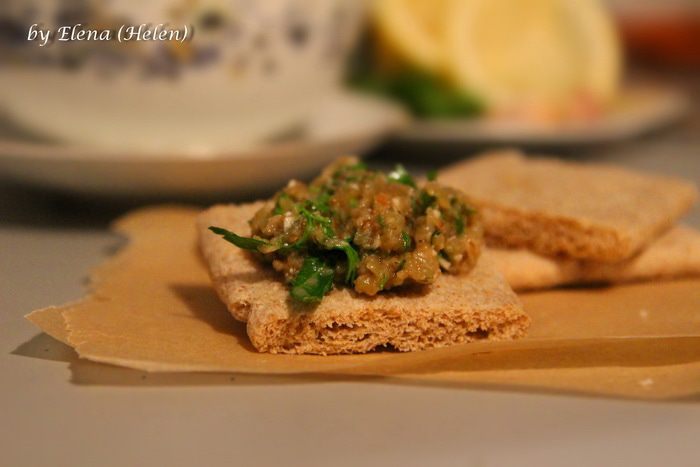 Мутабаль с грецкими орехами и зеленью