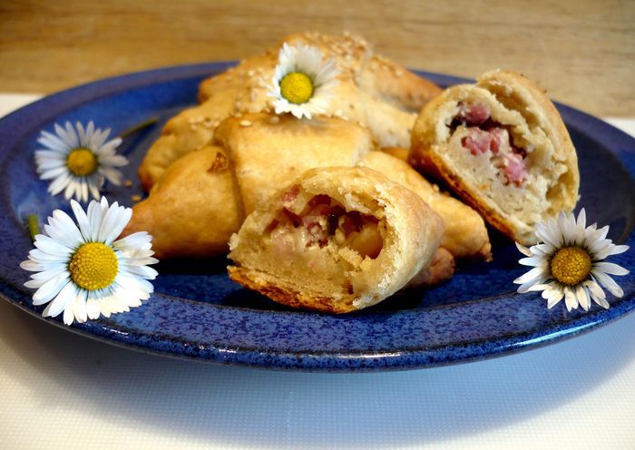 Рогалики с беконом «Пластилиновая ворона»